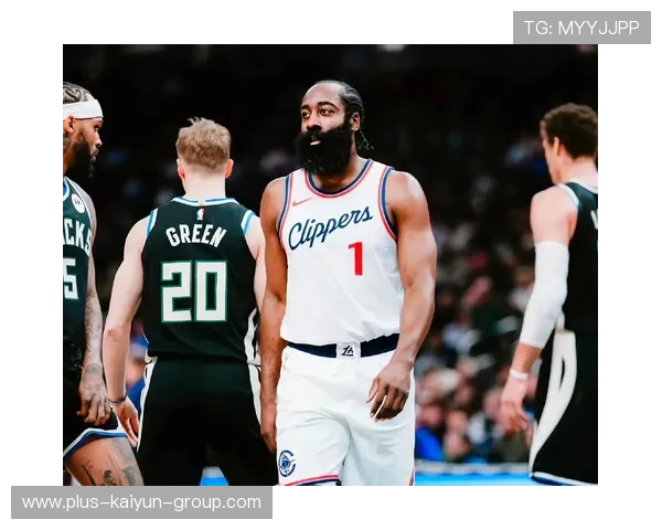 NBA雄鹿前场冲击力极强,对方后场被迫回收